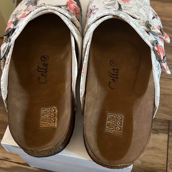 Cella-Painted floral Skull cross-strap mule white/pink design-NIB LAST PAIR!!! - Picture 7 of 10